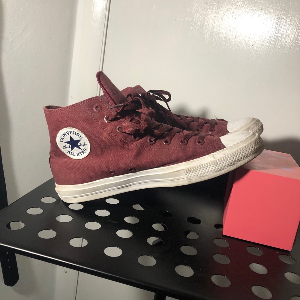 RED HIGH TOP CONVERSE